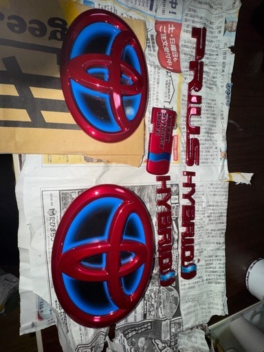 30プリウス エンブレム赤