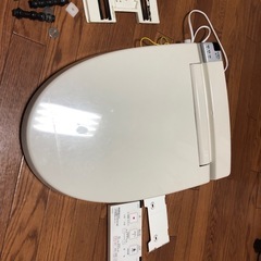 生活家電  温水洗浄便座　電気温水器　2016年製