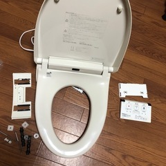 生活家電  温水洗浄便座　電気温水器　2016年製
