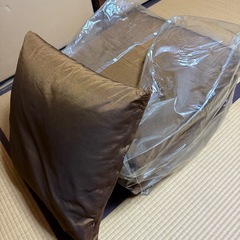 (無料でお譲り致します)座布団　ほぼ未使用品