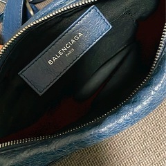 BALENCIAGA ボディバッグ 青 レザーの画像
