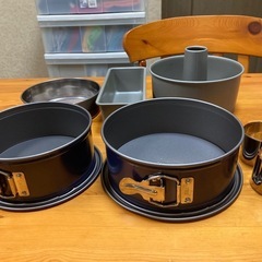 ケーキの型など複数セットの画像