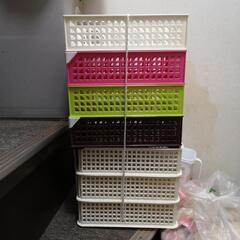 ピンクと水色と小さいカゴセットの画像