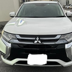 2016年式　三菱　アウトランダー PHEV