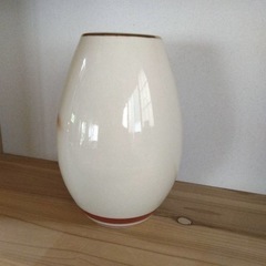 花と鳥の絵柄 陶器製花瓶 山谷の印
の画像