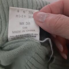 薄いセーターの画像