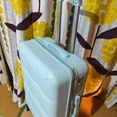 中型スーツケースの画像