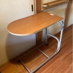 昇降できない昇降テーブル　キャスター付きの画像