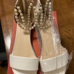 未使用品　白サンダル