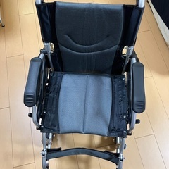 折り畳み車椅子（一度のみ使用の美品）