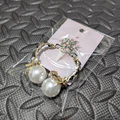 大ぶりの真珠風ピアス
