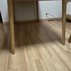 Henry ダイニングテーブル　4人掛けの画像