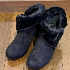 ファー付きブーツ　Mサイズ　（新品）