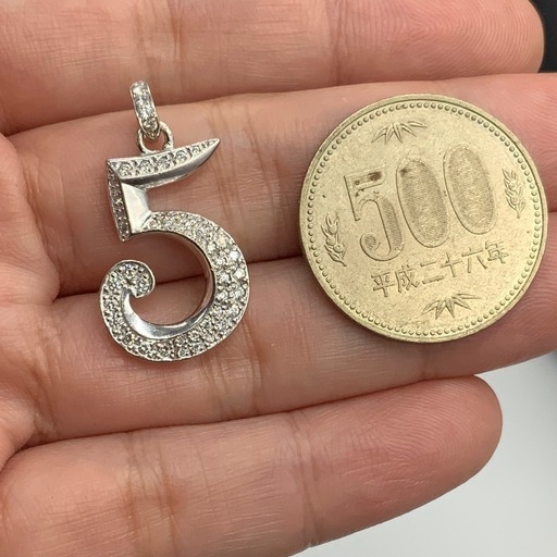 ナンバートップ　5 K18WG ダイヤペンダント　 0.366ct 3.9g