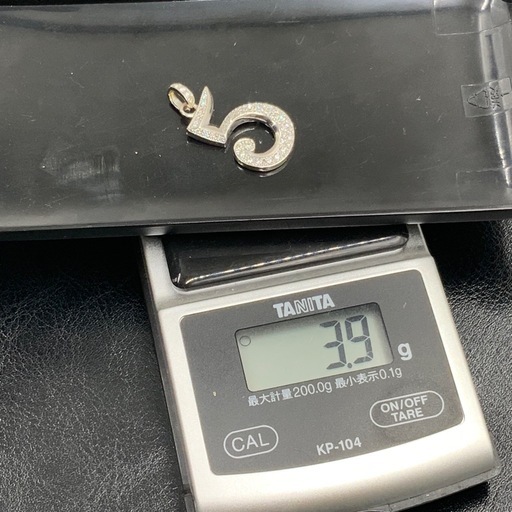 ナンバートップ　5 K18WG ダイヤペンダント　 0.366ct 3.9g