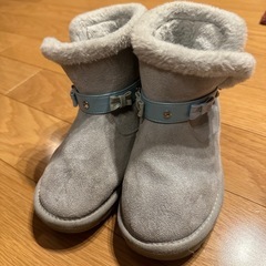 メゾピアノ　水色ムートンブーツ　21cm