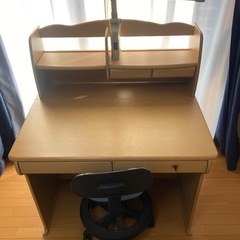 学習机と椅子
