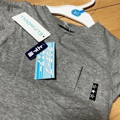 新品・未使用　西松屋　セットアップ　上下　80㎝の画像