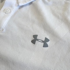 【使用1,2回】Mサイズ メンズ 白 メッシュ アンダーアーマー　ゴルフウェアの画像