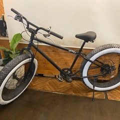 タイヤ新品！【SALE！12月29日まで全品防犯登録無料！ BRONX】ファットバイク　極太タイヤ　7速の画像