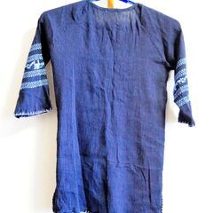 オーバーブラウス 縮れのある生地 刺繍の画像