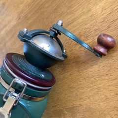 ハロッズ、コーヒーミル、オシャレ、上品、レトロ、グリーン、緑、群青色 、Harrods Nightsbridge Coffee Mill 、アンティーク、綺麗、美品、インテリア、とコルク、 瓶、陶器の画像