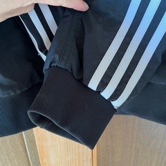 お支払いは、現金かPayPay払いでお願い致します。 お釣りがないようにご準備頂けると助かります。 adidas アウター　ブルゾン　 Ｌサイズの画像