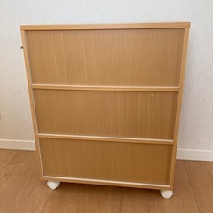 キャスター付き本棚　押入れ収納の画像