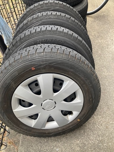 取引中購入不可　ダイハツ純正ホイールとダンロップ145/80-13スタッドレスタイヤ　エアーバルブ新品交換済