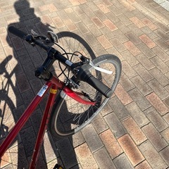 シボレークロスバイク　6段ギア　700×32C 赤　大人用自転車の画像