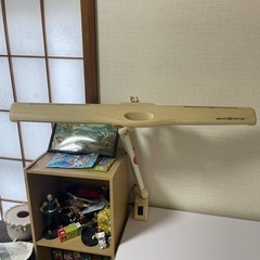 机&椅子&照明セットの画像