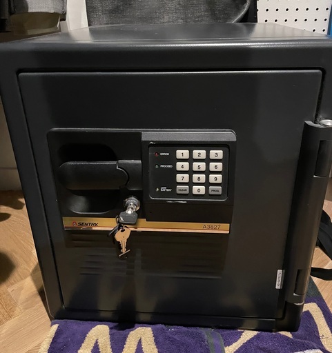 セントリー　金庫　電子ロック式1時間耐火保管A3827