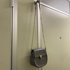 グレー スタッズ ショルダーバッグ