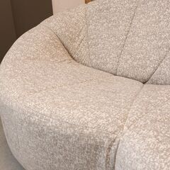 ligne roset(リーンロゼ)のROSETPumpkin(ロゼパンプキン) 2Pソファです。ソフトなラインが特徴的なラブソファーはインテリアのアクセントにもオススメです♪の画像