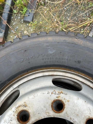 タイヤホイール付き245/70R19.5