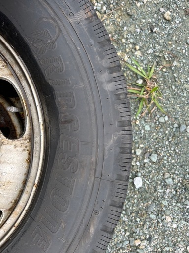 タイヤホイール付き245/70R19.5