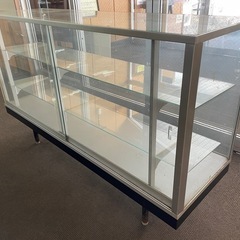 ガラスショーケースの画像