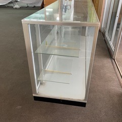 ガラスショーケースの画像