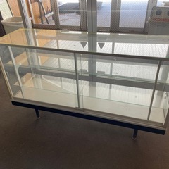 ガラスショーケースの画像