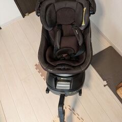 COMBI　クルムーヴスマート　ISOFIX　回転式チャイルドシート