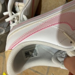 ナイキ、ニューバランス240の画像