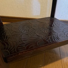 鎌倉彫りサイドテーブルの画像