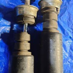 L275ミラの純正サスペンションのスプリングとダンパーの画像