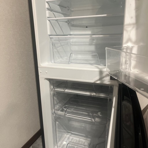 【 BIG冷凍室 】 アイリスオーヤマ 冷蔵庫 142L ブラック 幅50cm 冷蔵室90L 冷凍室52L 直冷式 省エネ基準達成率1