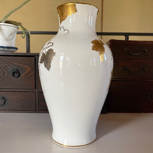 大倉陶園 金蝕ぶどう 花器 36cm