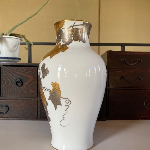 大倉陶園　金蝕ぶどう　花器　36cm