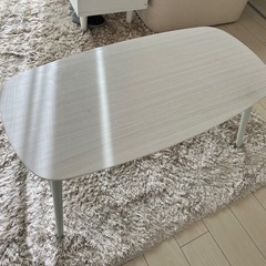 白い折り畳みテーブル