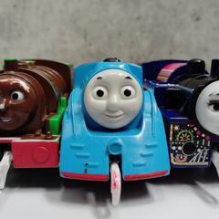 トーマスのおもちゃ4個セットの画像