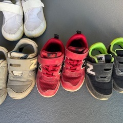 幼児2歳から5歳　ニューバランス　外履と上履き
の画像