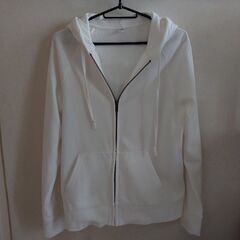（取引中）美品 UNIQLO Lサイズ パーカーの画像
